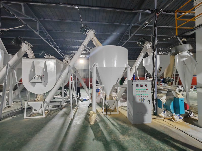 防撞桶在道路施工中的妙用与选择
