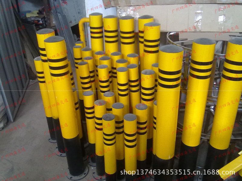 防撞桶在道路施工中的妙用与选择